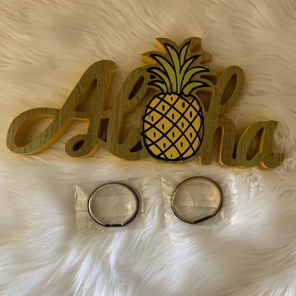 NWT Hairband Holder Bracelets